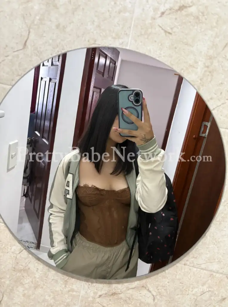 Chitranshi—Air hostess Escort in Bandra for Professional Dating, Meetup, and Sex